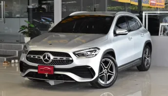 MercedesBenz GLA200 1.3AMG Dynamic ปี22 สภาพป้ายแดง รถบ้านมือเดียว ไมล์น้อยเข้าศูนย์ตลอด ฝาท้ายไฟฟ้า