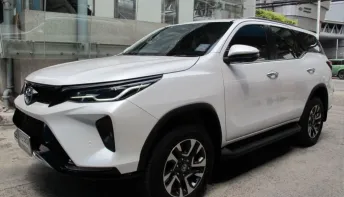 2023 TOYOTA FORTUNER 2.4 LEADER V AUTO สีขาวมุก วิ่งน้อย 32,636  กม. รถสวยสภาพใหม่ ฟรีดาวน์
