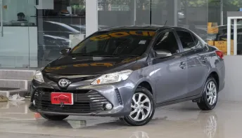 Toyota VIOS 1.5 E ปี 2018 ไม่เคยติดแก๊สแน่นอน รถบ้านมือเดียว ใช้น้อยเข้าศูนย์ตลอด ออกรถ0บาท