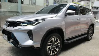 2022 TOYOTA FORTUNER 2.4 LEADER V 4WD AUTO สีบรอนเทา รถสวยสภาพใหม่ มือเดียว ฟรีดาวน์