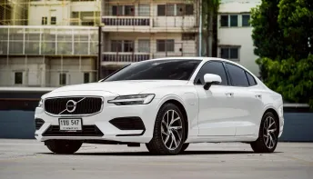 New !! Volvo S60 T8 Momentum AWD ปี 2020 รถมือเดียวป้ายแดง Option เต็มมาก