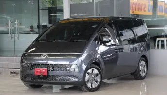 Hyundai STARIA 2.2 SEL ปี 2023 สภาพป้ายแดงทุกจุด ไมล์น้อยมากเข้าศูนย์ตลอด วารีนตียาวๆ รถบ้านมือเดียว