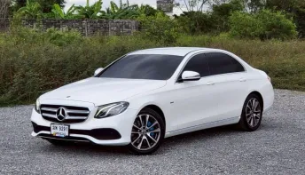 MERCEDES-BENZ E350e Plug-in HYBRID Avantgarde (W213) ปี 2017 ช่วงล่างถุงลมและแบตไฮบริดเปลี่ยนมาแล้ว