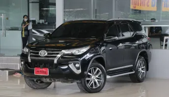 Toyota Fortuner 2.4 V 4WD ปี2018 ใช้น้อยเข้าศูนย์ตลอด รถบ้านแท้ๆ สวยเดิมทั้งคันรับประกัน ออกรถ0บาท