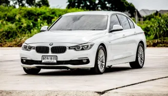 2016 BMW 3 Series 2.0 320i รถเก๋ง 4 ประตู 