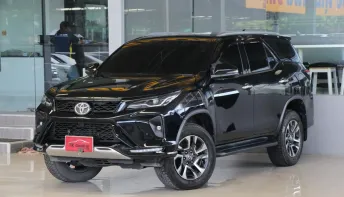 Toyota Fortuner 2.4 Leader V ปี 22 สวยชิดป้ายแดง ไมล์แท้40,000โล รถบ้านมือเดียว เข้าศูนย์ตลอด ฟรีดาว