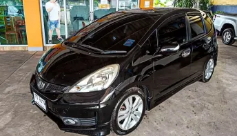 Honda Jazz 1.5 JP เกียร์ออโต้ ปี 2012 ผ่อนเริ่มต้น 4,*** บาท