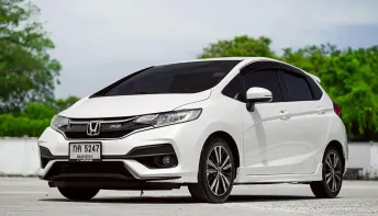 New !! Honda Jazz RS i-VTEC ปี 2019 มือเดียวป้ายแดง สภาพสวยมาก ๆ รถไม่เคยชนเกิดอุบัติเหตุหนัก