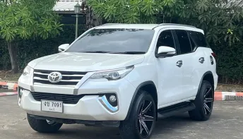 TOYOTA FORTUNER 2.4 V 2WD ปี 2017 สีขาวมุก