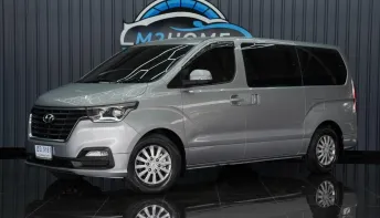 HYUNDAI H-1 2.5 TOURING AT ปี 2018 จด 2019 สี เทา