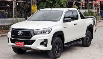 2019 Toyota Hilux Revo 2.4 Rocco Prerunner รถกระบะ ผ่อน 10,000/84 งวด