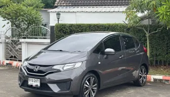 Honda Jazz 1.5 i-VTEC 2016 รถสวยมากมือเดียววิ่งน้อย