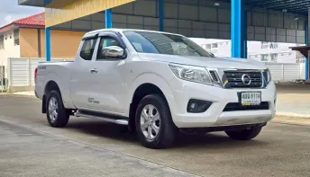 Nissan Navara 2.5 E CAB สีขาว เกียร์ธรรมาดา ปี 2020