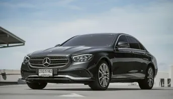 New !!  Benz E300e Avantgarde สีเทา ปี 2021  รถสภาพสวยมาก รถพร้อมใช้งานทันที รับประกันรถไม่มีชนหนัก