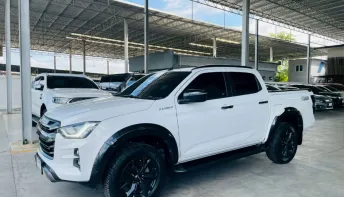 ISUZU D-MAX 3.0 V-CROSS M 4WD 2022 รถสวย มือแรก สภาพป้ายแดง ไมล์ 2 หมื่น TOP สุด รับประกันตัวถังสวย