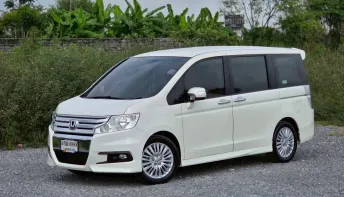 HONDA STEP WAGON SPADA 2.0 JP ปี 2012 รถครอบครัว 7 ที่นั่ง ไปกันได้ทั้งครอบครัว ประตูสไลด์ไฟฟ้า