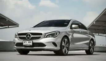 Benz CLA200 Urban Facelift ปี 2017 มือเดียว ป้ายแดง รถบ้าน100%