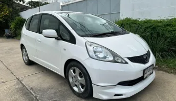 Honda Jazz GE 1.5 AT 2008  สีขาวสวยมาก