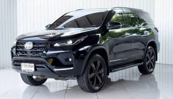 TOYOTA FORTUNER 2.4 V Leader 2WD ปี 2020 จด 2021