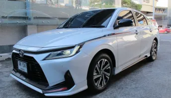2024 TOYOTA YARIS ATIV 1.2 PREMIUM LUXURY (TOPสุด) AUTO สีขาวมุก วิ่ง 10,611 กม รถสวยสภาพใหม่ ฟรีดาว