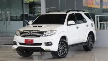 Toyota Fortuner 2.5 V ปี 2015 รถบ้านแท้ๆ ใช้น้อยเข้าศูนย์ตลอด สวยเดิมทั้งคัน ยางสวย ออกรถ0บาท