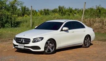 MERCEDES-BENZ E220d Avantgarde [W213] ปี 2017 เครื่องดีเซลสุดประหยัด ทนทาน วิ่งน้อย ใช้งานสบายใจยาวๆ