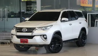 Toyota Fortuner 2.4 V ปี2017 รถบ้านมือเดียว ใช้น้อยเข้าศูนย์ตลอด สวยเดิมทั้งคัน ออกรถ0บาท