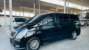 HYUNDAI H-1 2.5 DELUXE 2017 รถสวย มือแรกออกห้าง พร้อมใช้ ไมล์น้อย TOP ประตูไฟฟ้า รับประกันตัวถังสวย