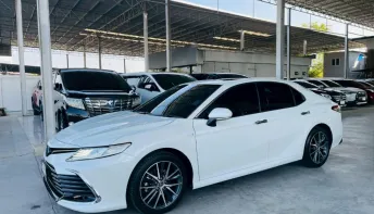 TOYOTA CAMRY 2.5 HEV PREMIUM ปี 2022 รถสวย มือแรกออกห้าง พร้อมใช้ ไมล์ 5 หมื่น รับประกันตัวถังสวย