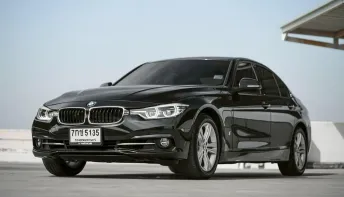 BMW 330e Sport Line ปี 2017  เบาะแดงสปอร์ตถึงใจ เกาะแน่นติดถนน ราคาแค่ครึ่งล้าน