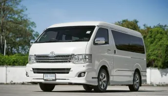 Toyota Ventury 2.7V ปี 2013  คันเดียวครบจบ รถตู้ครอบครัว 11 ที่นั่ง