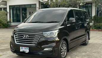 Hyundai H-1 2.5 deluxe เกียร์ออโต้ ปี 2018 สีดำ 