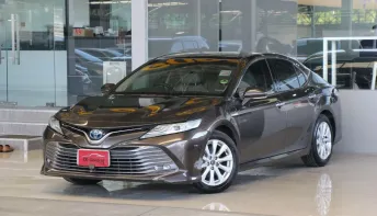 Toyota CAMRY 2.5 Hybrid premium ปี 2018 รถบ้านมือเดียว เข้าศูนย์ตลอด สวยเดิม ออกรถ0บาท