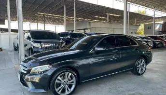MERCEDES-BENZ C220d 2.0 AVANTGARDE W205 ปี 2020 รถสวย มือเดียว ไมล์น้อย รับประกันตัวถังสวย