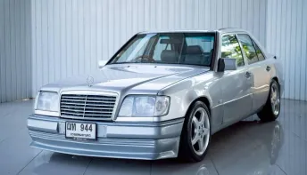 Mercedes-Benz E-Class 220E 1993 รถคลาสสิกสภาพดี