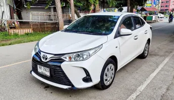 Toyota Yaris Ativ 1.2 Entry เกียร์ออโต้ ปี 2021 ผ่อนเริ่มต้น 7,*** บาท