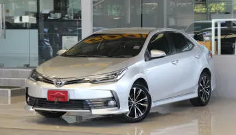 Toyota COROLLA 1.8 ESPORT ปี2017 ไมล์แท้8x,xxxโล รถบ้านมือเดียว เข้าศูนย์ตลอด ไม่เคยติดแก๊ส ออกรถ0บา