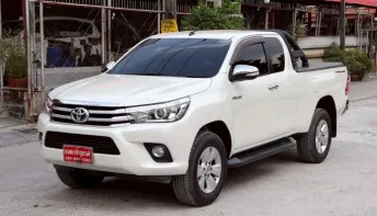 2017 Toyota Hilux Revo 2.4 Prerunner รถกระบะ ผ่อน 8,xxx/6ปี