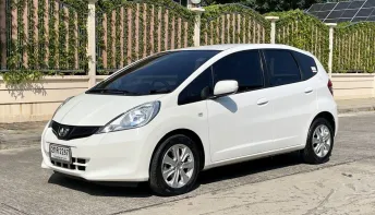 HONDA JAZZ 1.5 V (MNC) โฉมGE ปี 2013 AUTO สภาพนางฟ้า