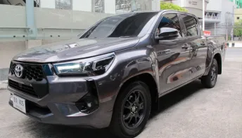 2024 TOYOTA REVO DOUBBLECAB 2.4 MID Z EDITION โฉมใหม่ เกียร์ธรรมดา สีเทา วิ่งน้อย 9,581 กม. รถสวยมาก