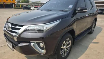Toyota Fortuner 2.4 V ปี 2016 รถ SUV มือสองสภาพดี