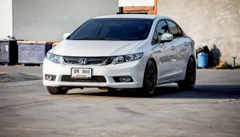 2013 Honda CIVIC 1.8 i-VTEC รถเก๋ง 4 ประตู 