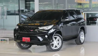 Toyota Fortuner 2.8 TRD Sportivo 4WD ปี17 รถบ้านมือเดียว ใช้น้อยเข้าศูนย์ตลอด สวยเดิมทั้งคัน ฟรีดาว