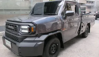 2025 TOYOTA HILUX CHAMP 2.4 (ดีเซล) SWB รุ่นTOP ช่วงสั้น AUTO สีเทา วิ่งน้อย 7,941 กม.รถสวย สภาพใหม่