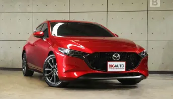 2022 Mazda 3 2.0 SP Sports Hatchback AT ไมล์แท้ มือแรกจากป้ายแดง พร้อมสีแดง Soul Red Crystal B1402