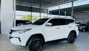 TOYOTA FORTUNER 2.8 4WD ปี 2015 เกียร์ AT 