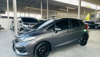 HONDA JAZZ 1.5 RS ปี 2019 รถสวย มือแรกออกห้าง พร้อมใช้ ไมล์น้อย TOP สุด รับประกันตัวถังสวย