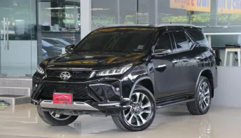 Toyota Fortuner 2.8 Legender 4WD ปี 2021 ไมล์แท้3x,xxxโล รถบ้านมือเดียว เข้าศูนย์ตลอด สวยเดิม ฟรีดาว