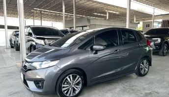 HONDA JAZZ 1.5 SV ปี 2016 รถสวย สภาพพร้อมใช้ ไมล์น้อย TOP สุด รับประกันตัวถังสวย