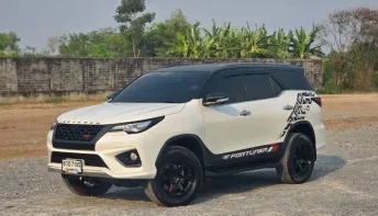TOYOTA FORTUNER 2.8 TRD Sportivo (Black Top) (2WD) ปี 2017 รถครอบครัวสุดหรู ภายในกว้าง นั่งสบาย